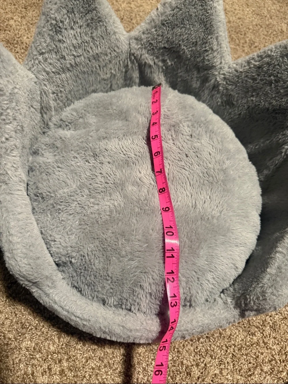 Nandog Pet Gear Crown Plush dog or cat bed (gray, EUC!)